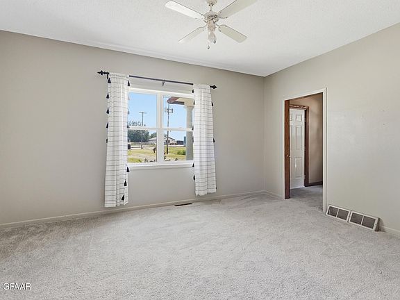 4th image of 1122 Ben Ave