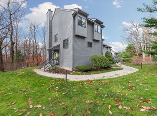 82 Conestoga Way, Glastonbury, CT 06033