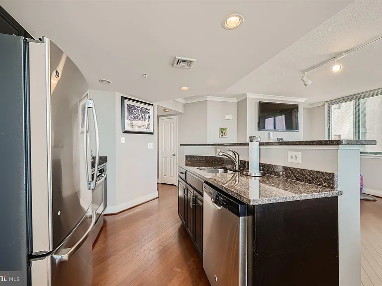 414 Water St #2302 — Photo 9