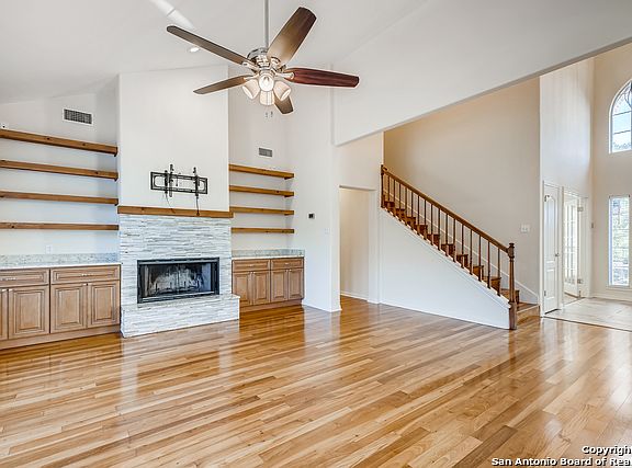 3rd image of 115 Canyon Cir