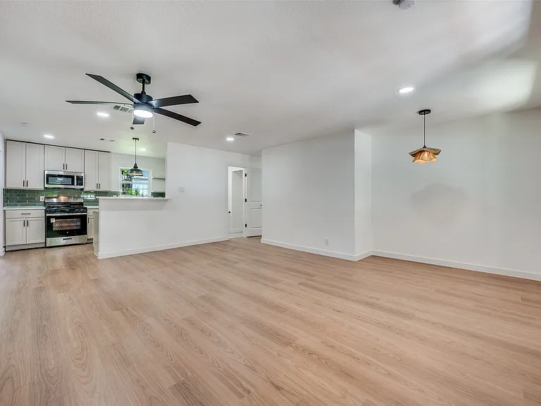 1646 Jackson St — Photo 3