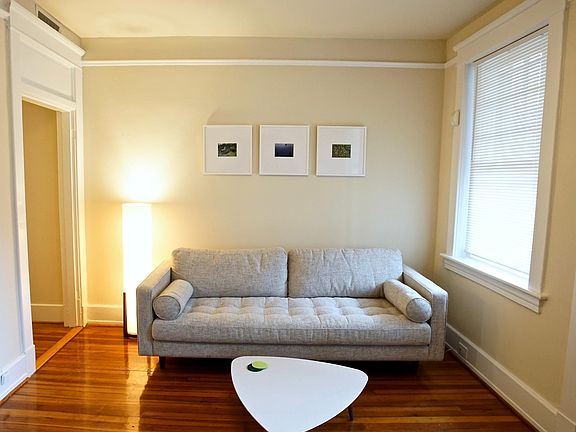 3rd image of 301 N Mulberry St APT 1