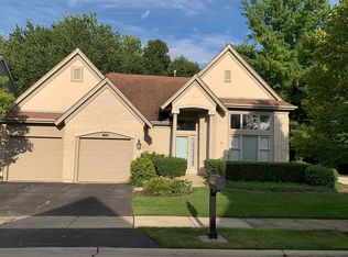 2803 Wildflower Ct, Glenview, IL 60026