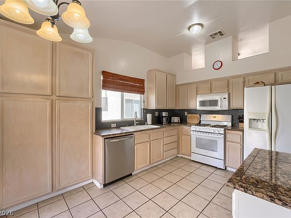 5th image of 262 Lilium St