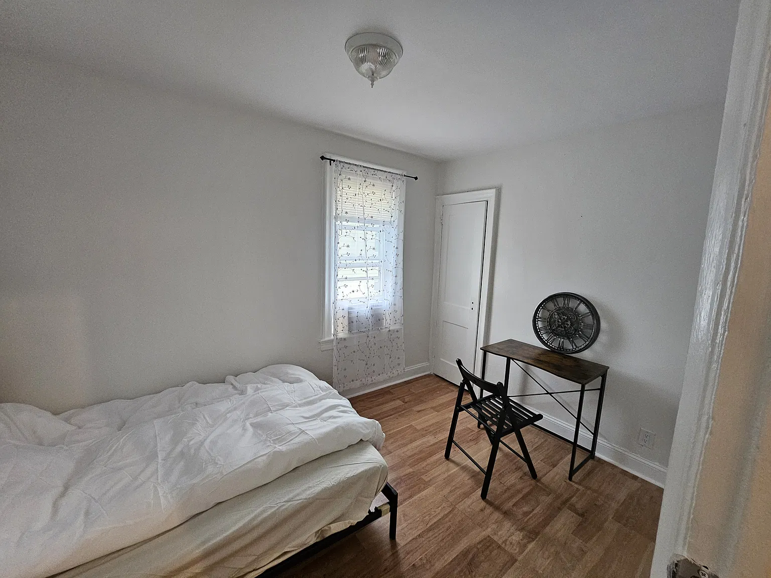 2 bed, 540 sqft, $2,400 — Photo 2