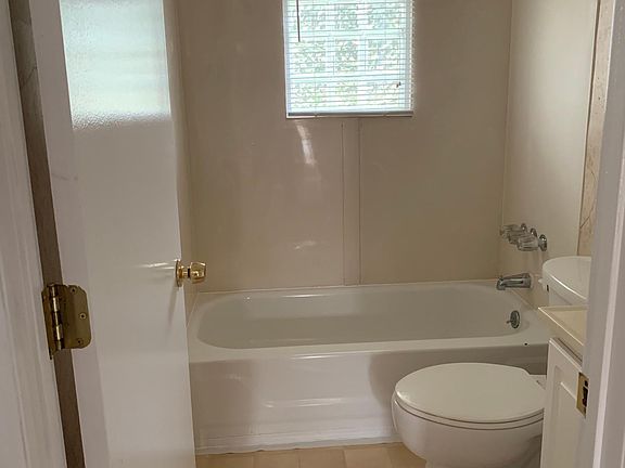 5th image of 101 W Woodsdale Ave