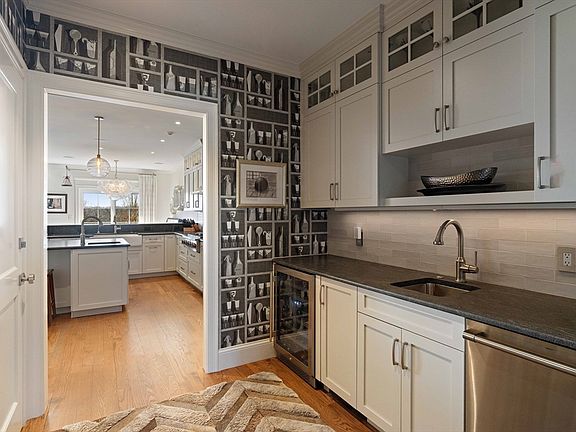 4th image of 56 Crescent Rd #56