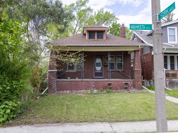 438 Wahketa St, Windsor, ON N8X 1B6