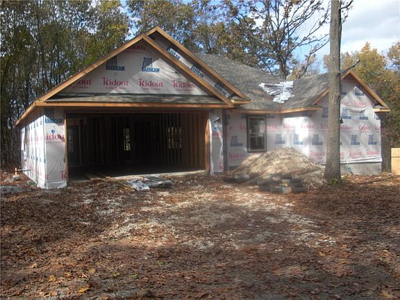 3rd image of 2 Hutchinson Ln