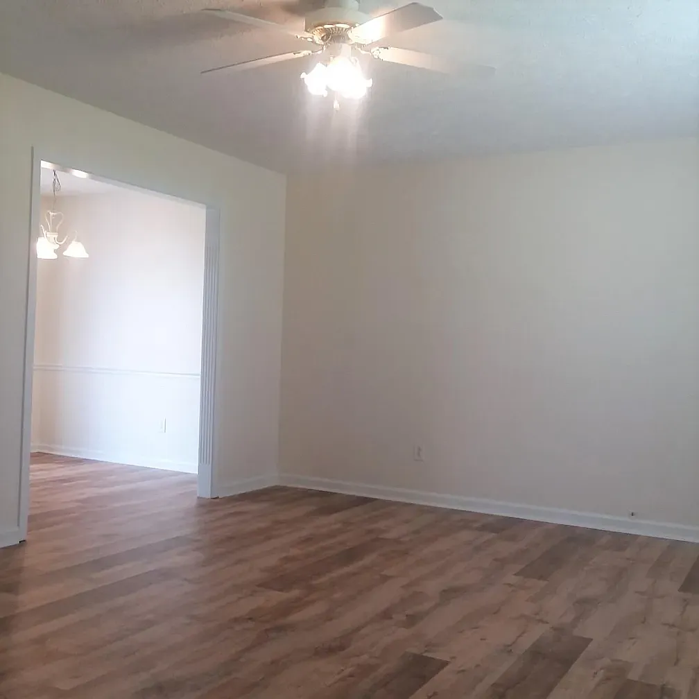 3 bed, 2.5 bath, 1452 sqft, $2,000 — Photo 3