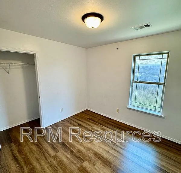 7404 Park Meadow Dr — Photo 15