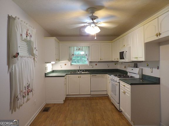 5th image of 676 Graham Rd