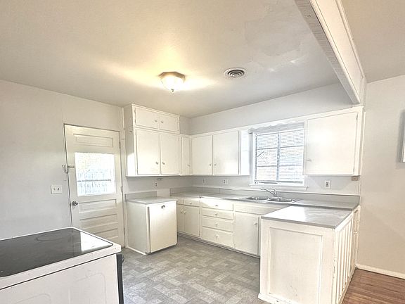 2nd image of 6004 Linden Ln