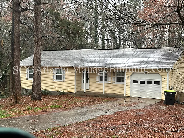 200 Pinehurst Dr — Photo 1