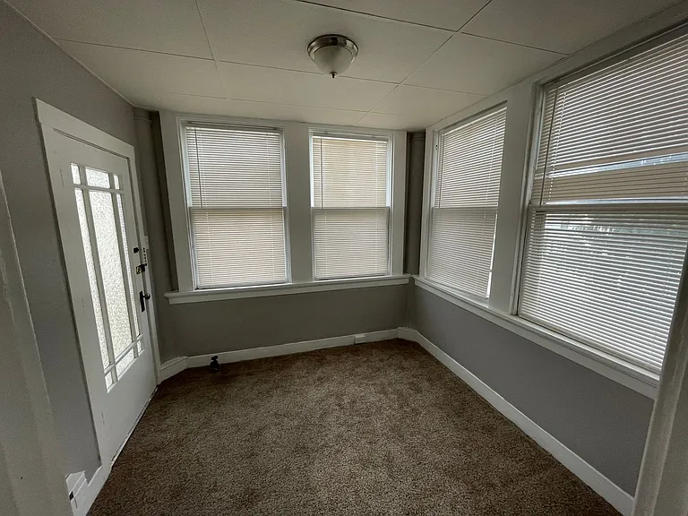 1 and 2 Bedrooms Available Now ! - Washington Area — Photo 10