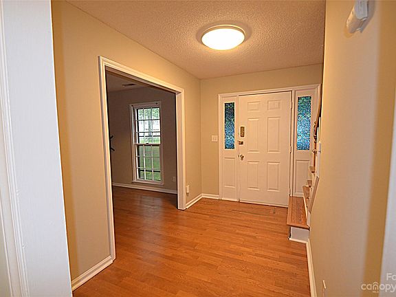 3rd image of 2253 Clonmel Pl