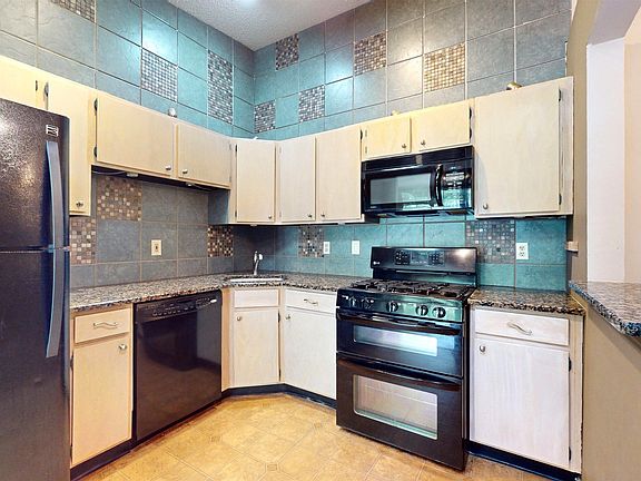 2nd image of 57 Iroquois Dr Unit 57