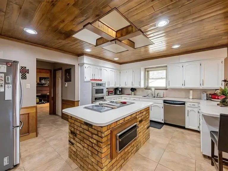 4009 Kniffen Dr — Photo 3