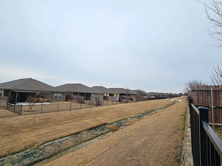 813 Fueller Dr — Photo 44
