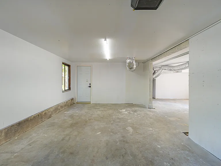 Spacious garage