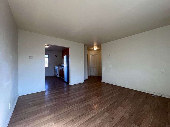 3rd image of 3720 Astoria St 3720-unit 7