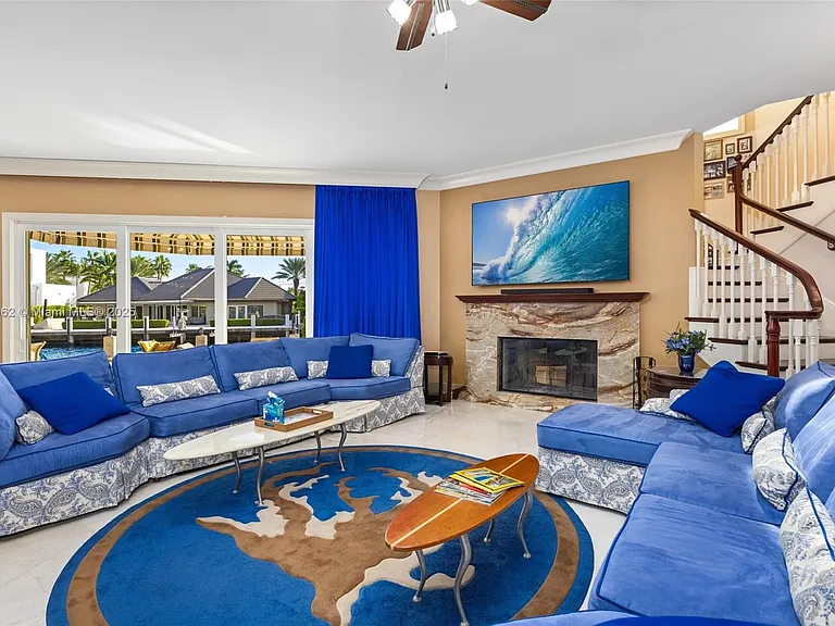 70 Bay Colony Ln — Photo 17