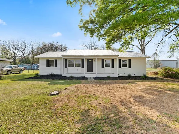 215 Burton Dr N, Calhoun Falls, SC 29628