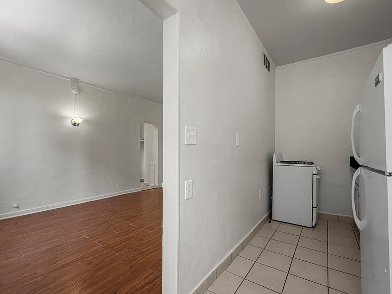 1610 N Normandie Ave — Photo 2