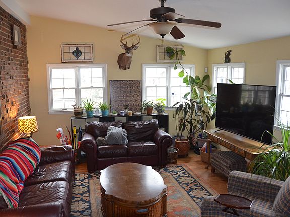 4th image of 15 S Sweetbriar Ave