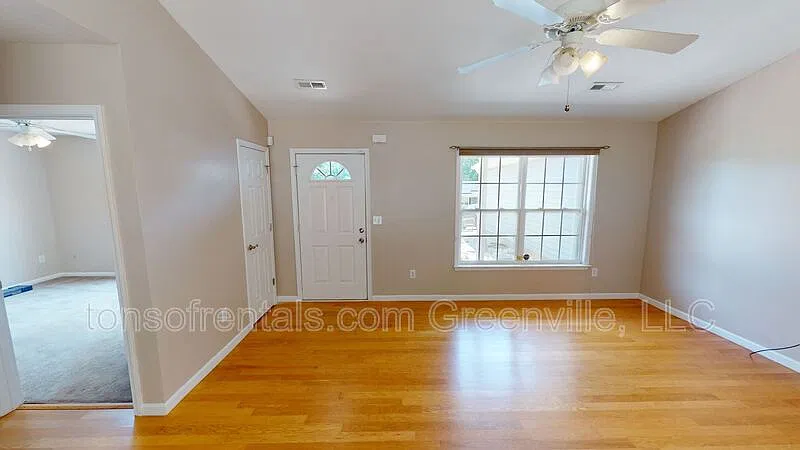 3 bed, 2.0 bath, 1492 sqft, $1,350 — Photo 2
