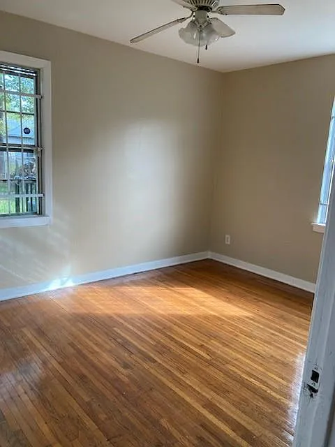 4 bed, 1.0 bath, 981 sqft, $1,450 — Photo 4