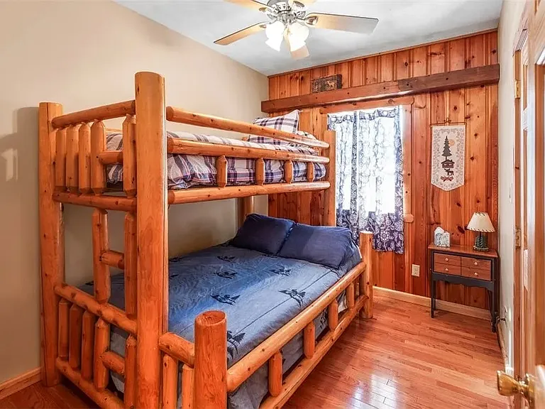 2208 Lakeshore Dr — Photo 9