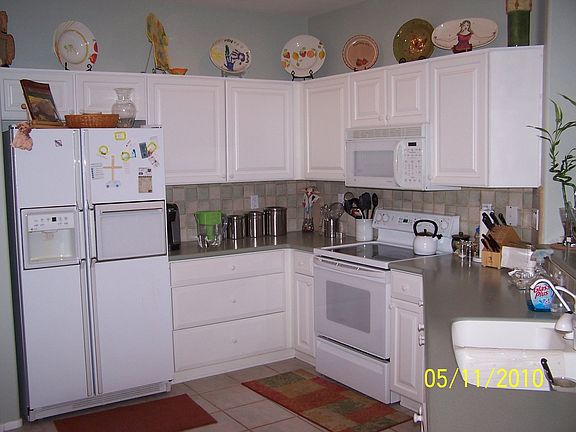 Large furnished kitchen