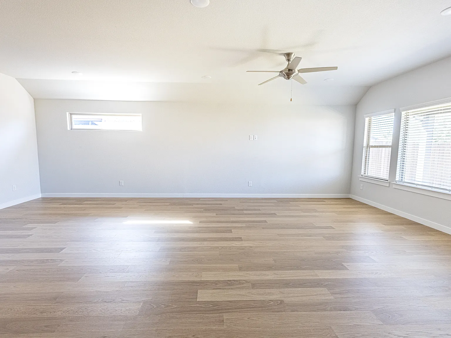 4 bed, 2164 sqft, $2,700 — Photo 4