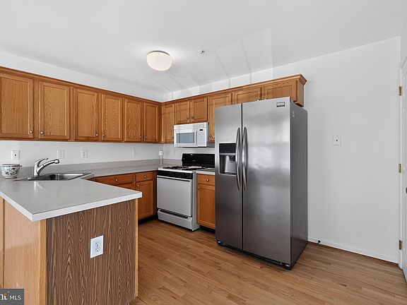 2nd image of 327 Eagle Ct #201