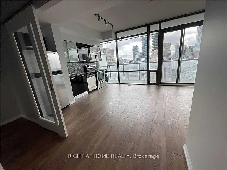 37 Grosvenor St #2905 — Photo 10