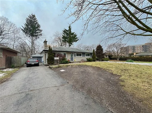 442 Scenic Dr, London, ON N5Z 3A8