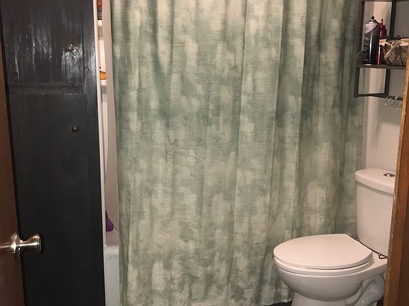 4th image of 532 Oak St