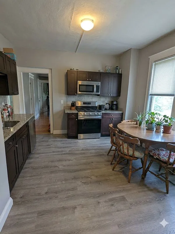 3 bed, 1.0 bath, 3450 sqft, $1,750 — Photo 2