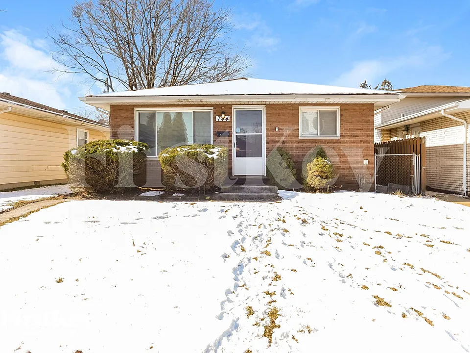 744 Newell Ave