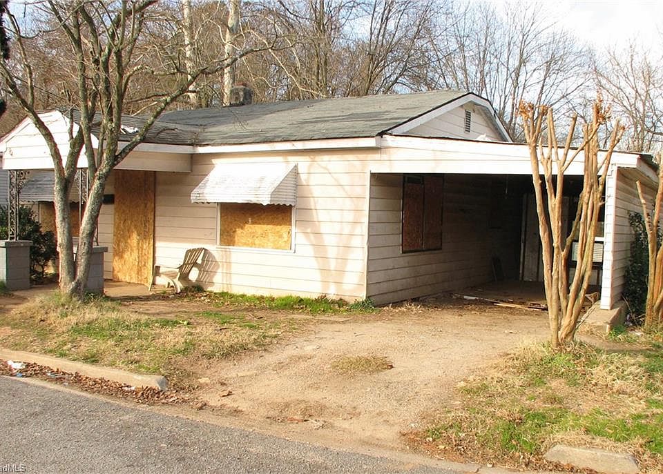 2nd image of 904 Alder St