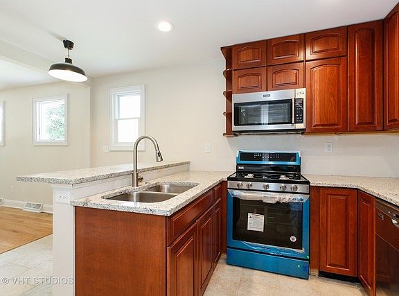 4th image of 4005 N Lincoln St