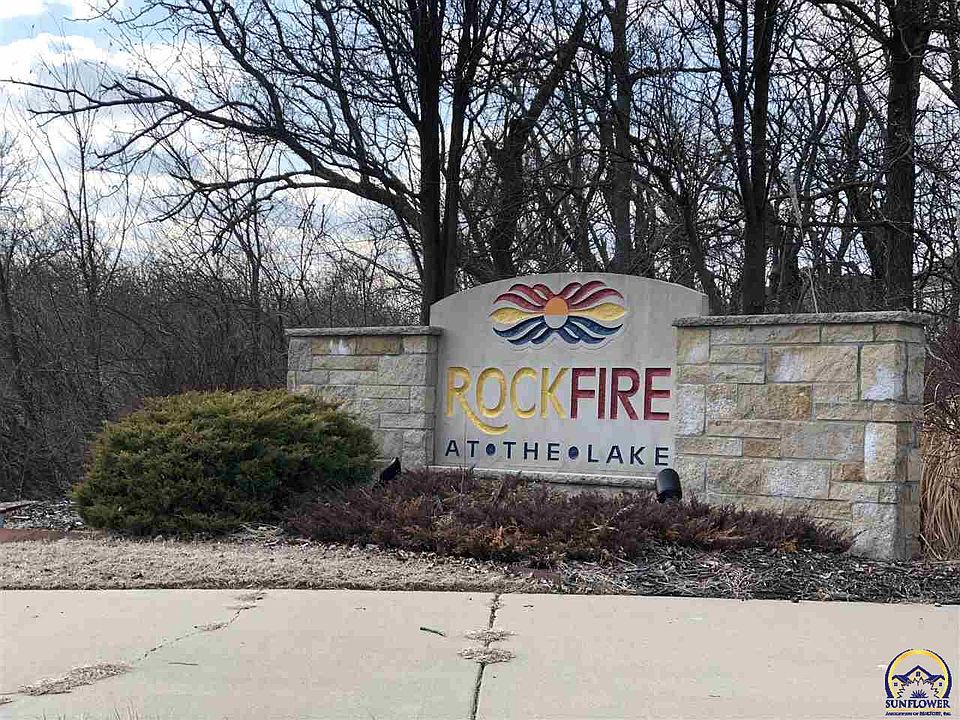 2nd image of SE Oak Bend Dr