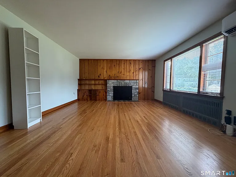 110 Collett St — Photo 4