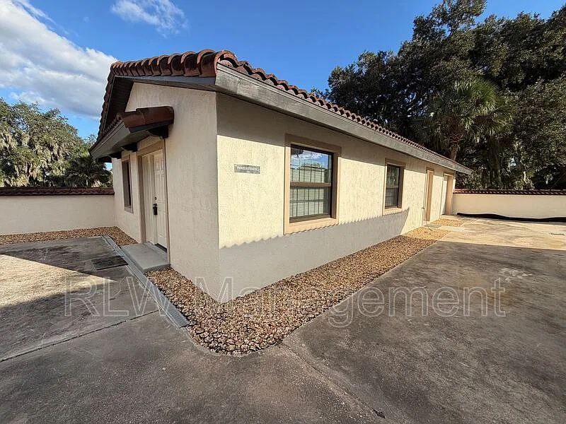 1 bed, 1.0 bath, 1400 sqft, $1,400 — Photo 2