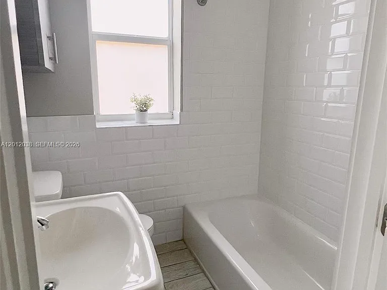 115 Menores Ave #3 — Photo 5