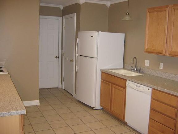 3rd image of 1941 N Caton Dr