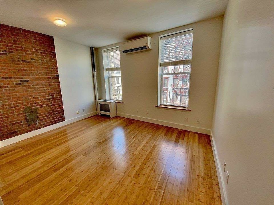 1st image of 99 Elizabeth St #3R