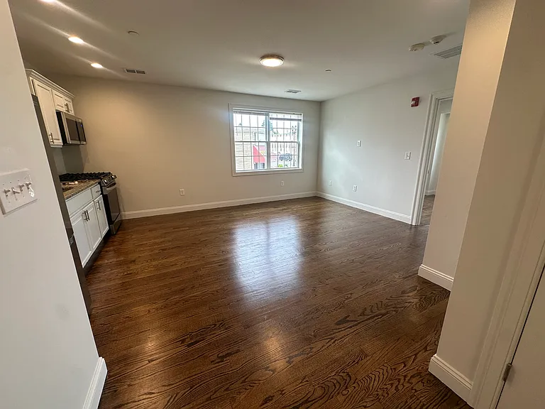 80 Main St #1 — Photo 4