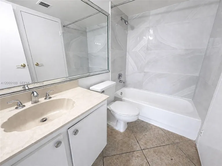 7601 E Treasure Dr #1807 — Photo 9